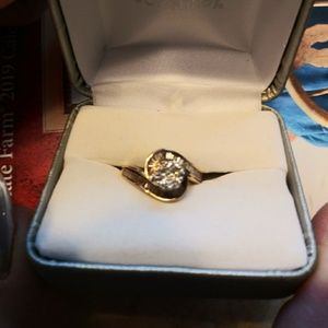 Diamond gold wedding ring